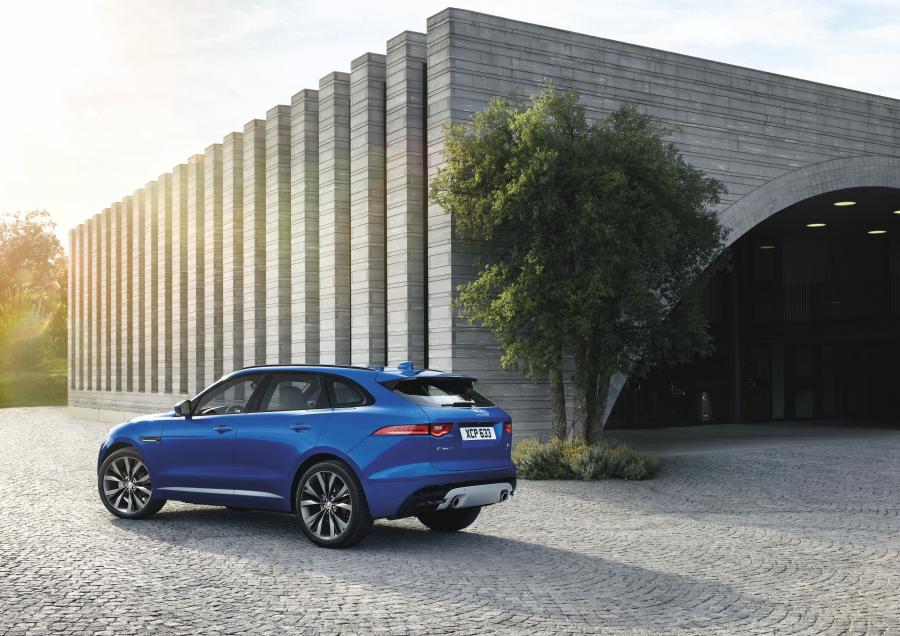  Jaguar F-Pace S 2016 года  (фото 6 из 30)
